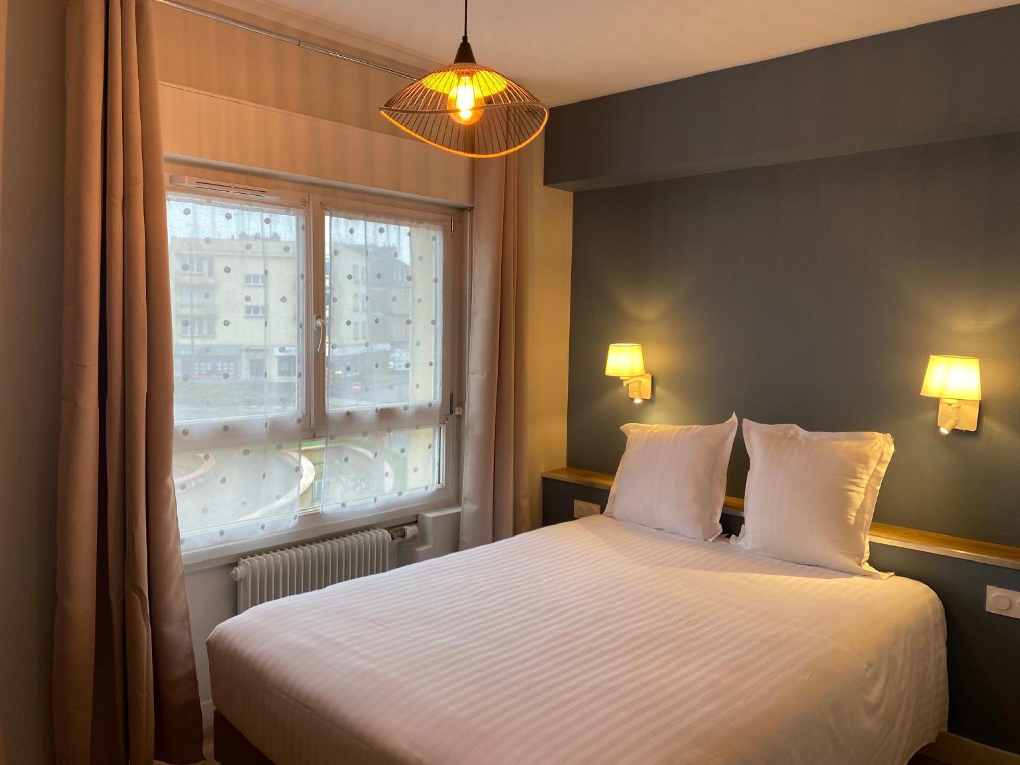 Hotel De Bretagne Fougères エクステリア 写真