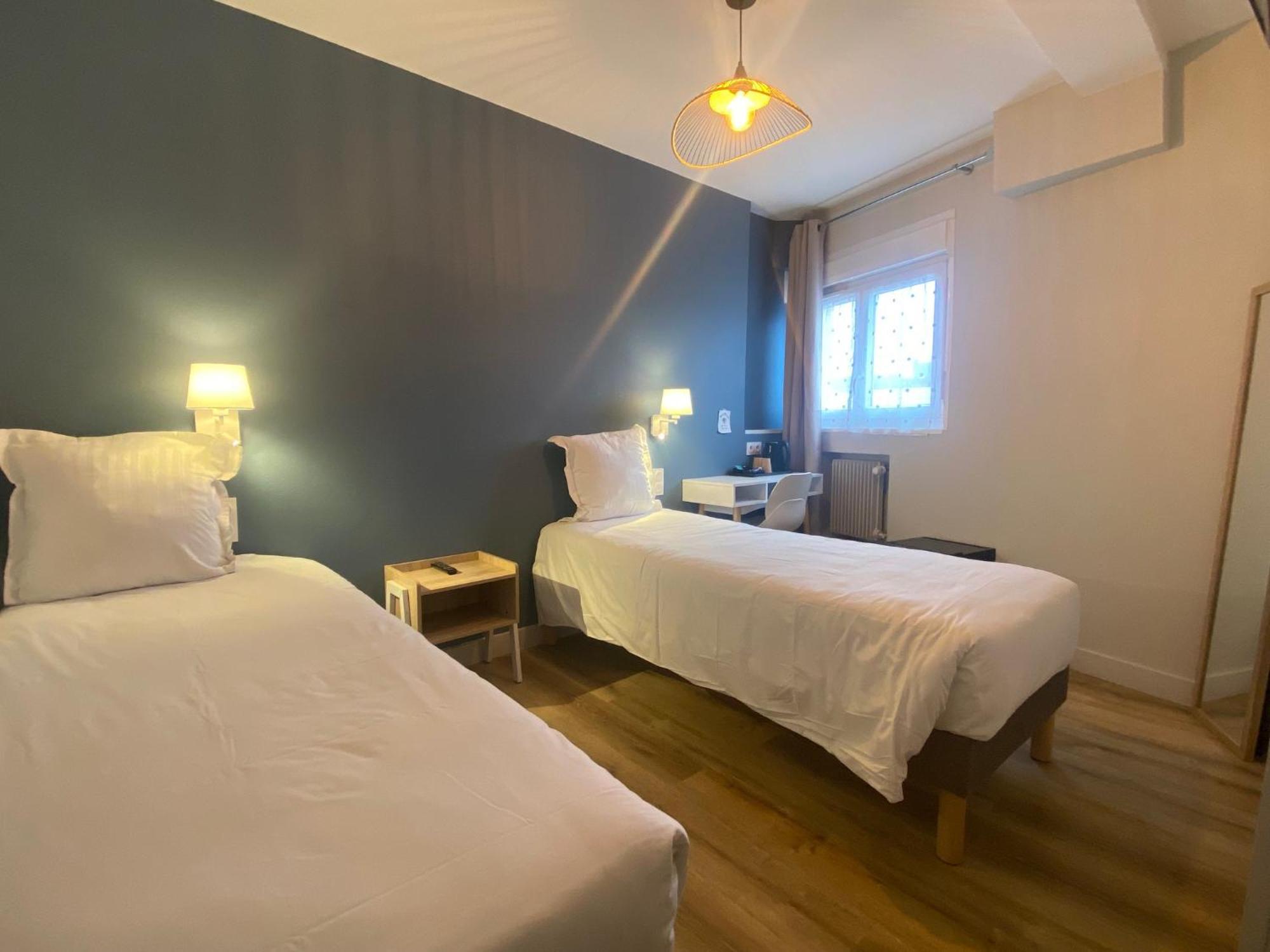 Hotel De Bretagne Fougères エクステリア 写真